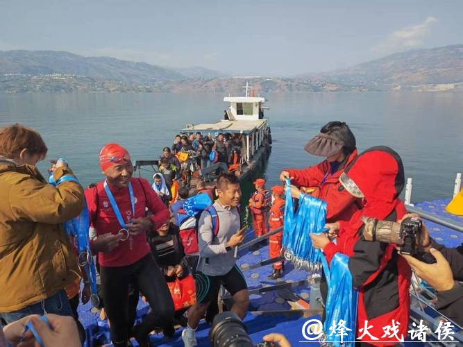 特写：新年“第一渡”