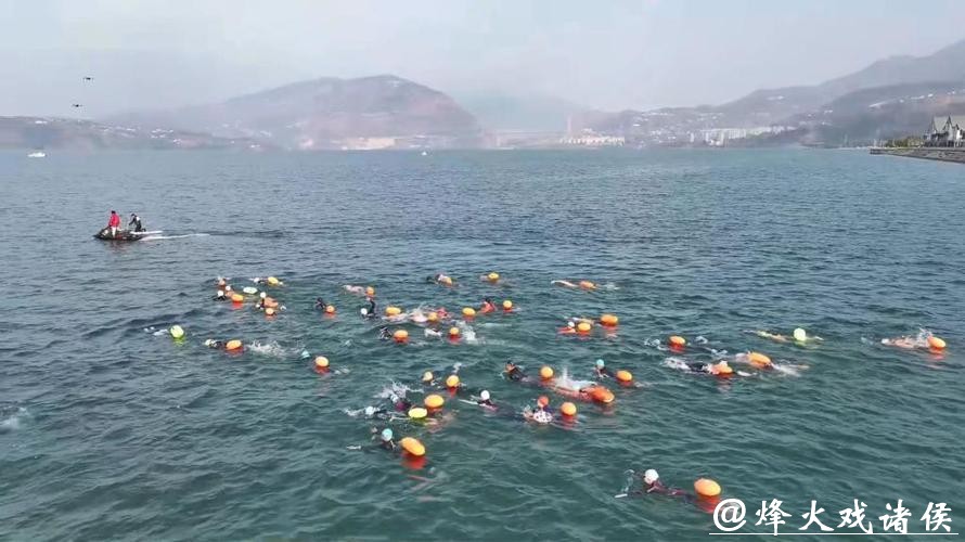 特写：新年“第一渡”